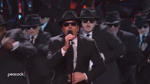 Soul Man (Sam & Dave cover) - Jimmy Fallon (live)