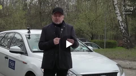 Jedź bezpiecznie 984 - dlaczego piesi chodzą "chodnikiem" ??