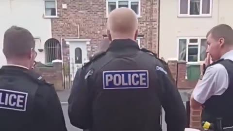Four police officers show up in home of a British patriot to arrest him for some tweets about X