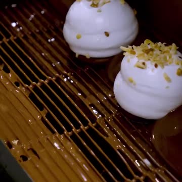 hazelnut praline, topped with an airy marshmallow and crushed hazelnuts