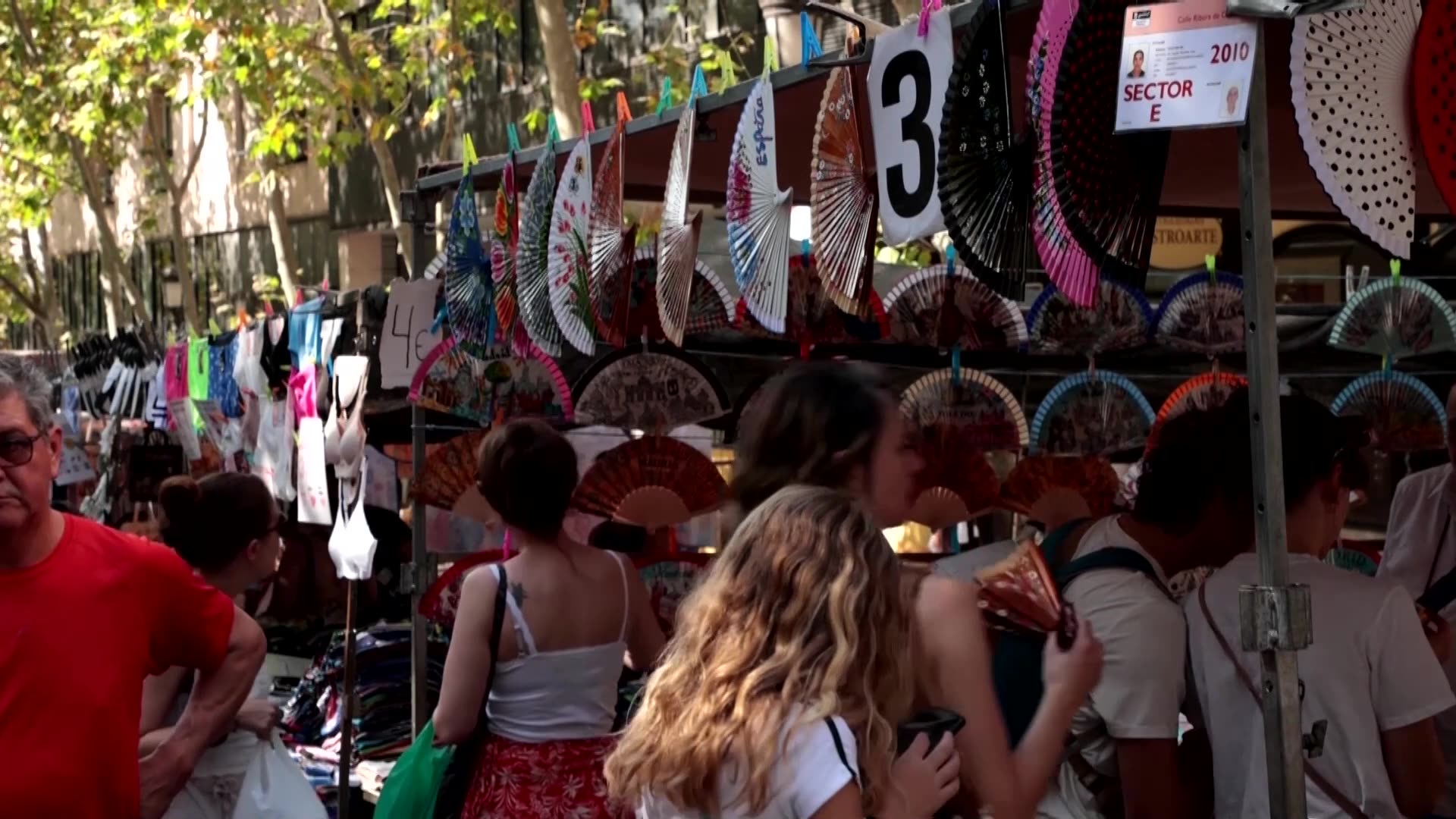 Locals and tourists struggle with extreme heat in Madrid