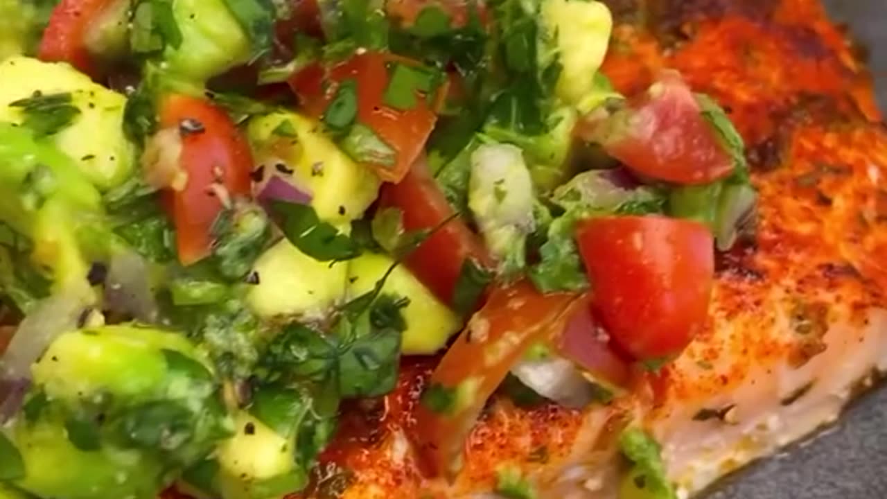 🐟🥑"Savory Salmon & Creamy Avocado Delight! 🌿🥑