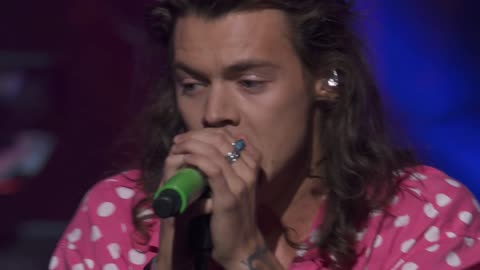 Where Do Broken Hearts Go - One Direction (live)