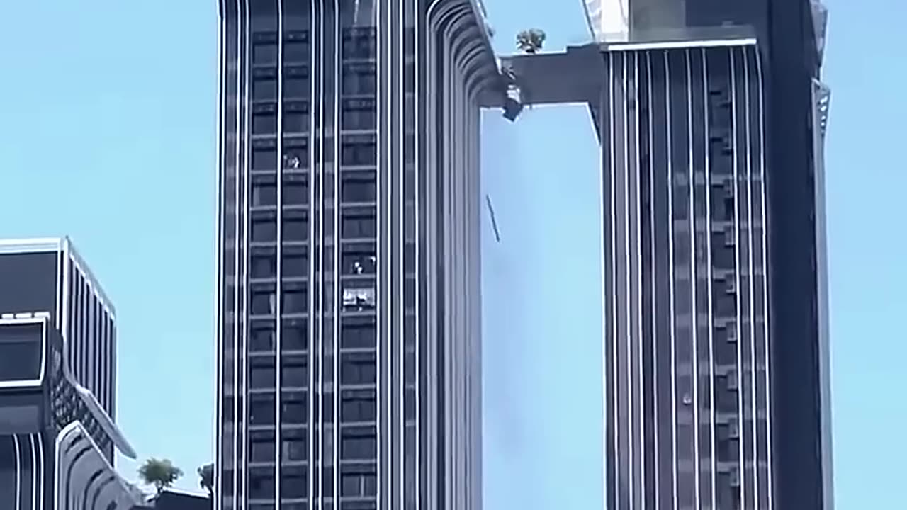 How Do Skybridges Survive Earthquakes? 🤔