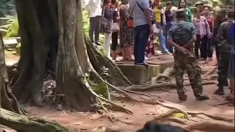 The Cambodia-Thailand border is in turmoil again, with Cambodians visiting temples to protest.