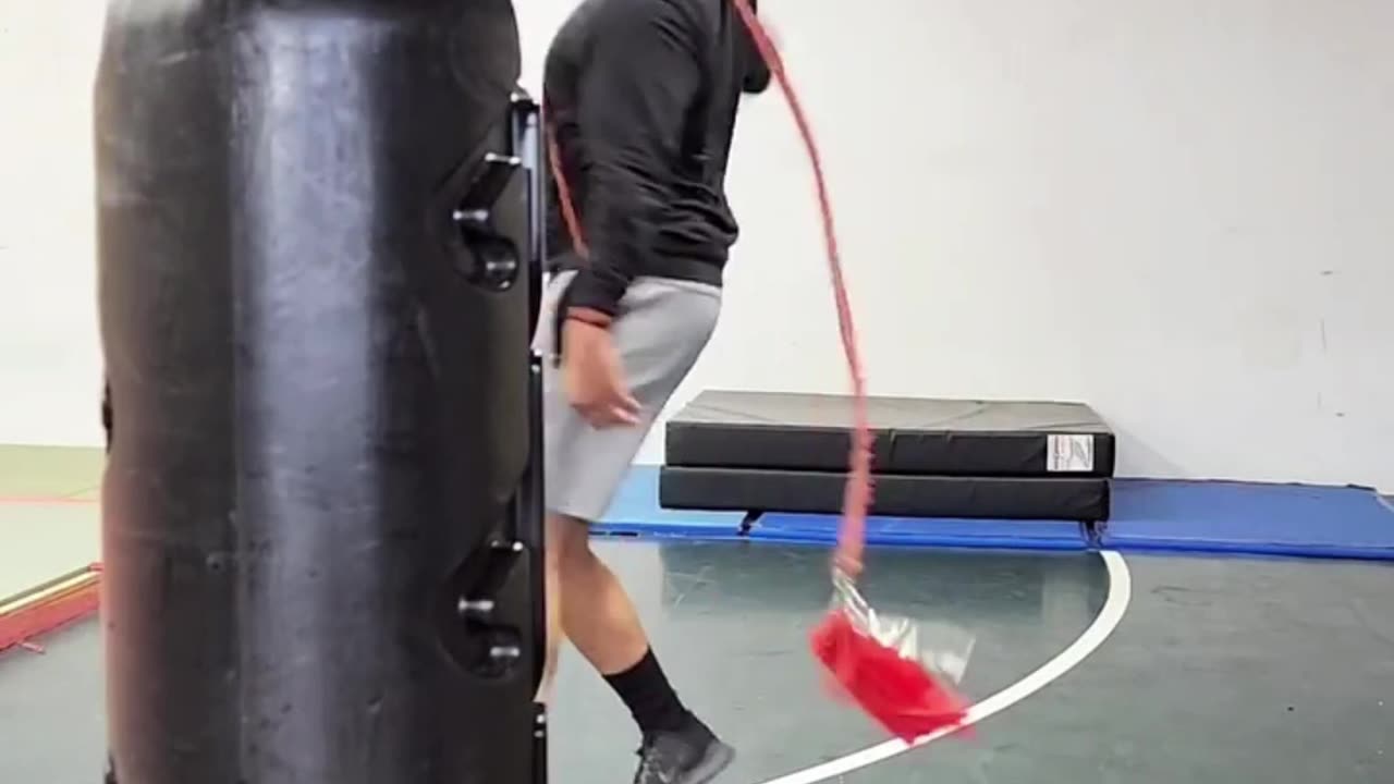 Man uses a new deadly skill called rope jitsu 👀🤯⚡