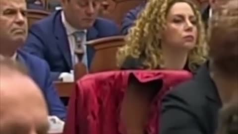 Ben Blushi në Parlament: Rama u bë kryeministër duke qarë, e di edhe Gramozi