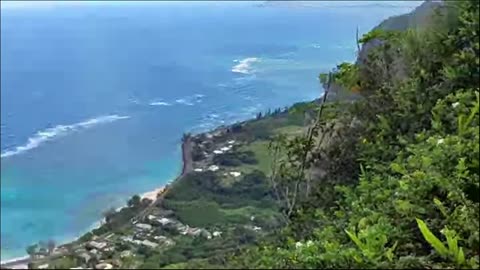 Hiking a Mountain in Hawaii LIVE (Service is horrible)