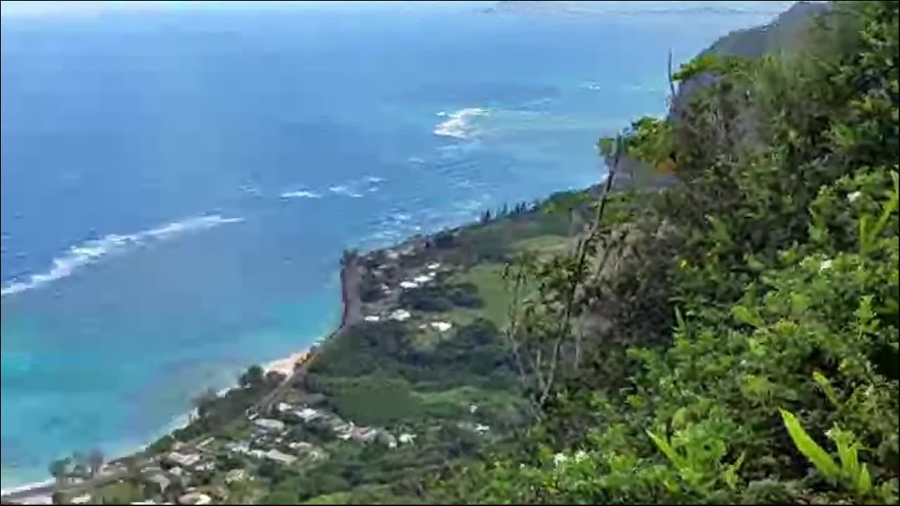 Hiking a Mountain in Hawaii LIVE (Service is horrible)