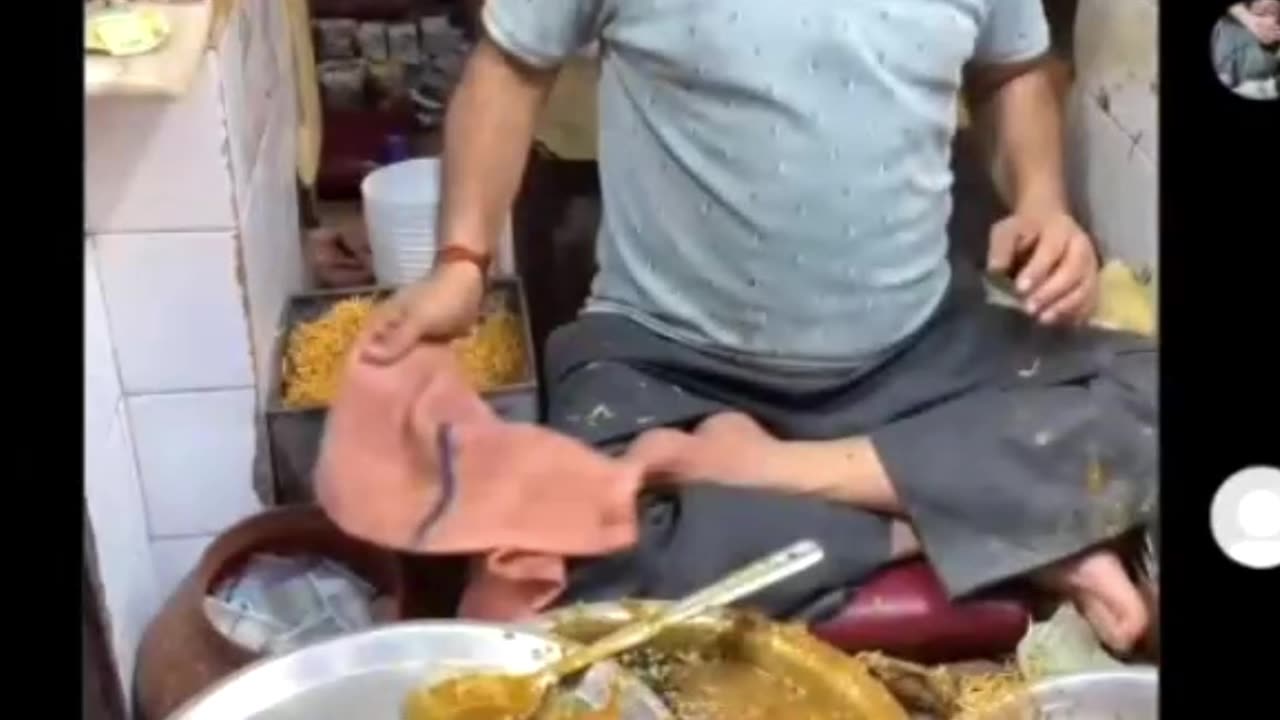 Anthony Cumia: india street food.