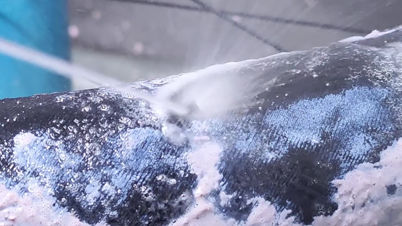 How to remove puncture sealant from a tubeless bicycle tire