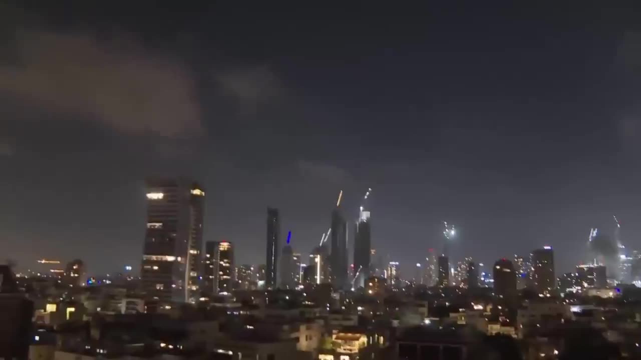 Explosions rock Tel Aviv after new wave of Iran missiles