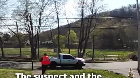Armed robber posing as delivery person has home invasion attempt thwarted #Shorts