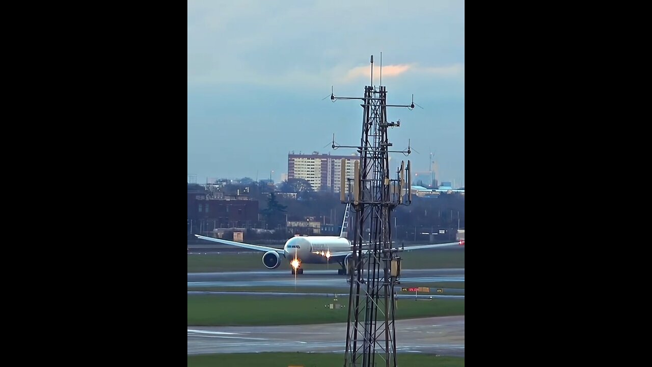 American Airlines Boeing 757-300 take off