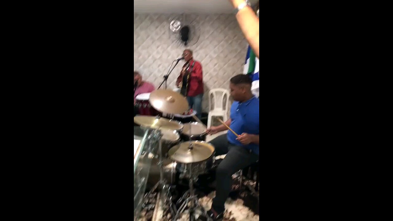 ((( Banda Êxodo of world ))) em Cadeias quebradas.