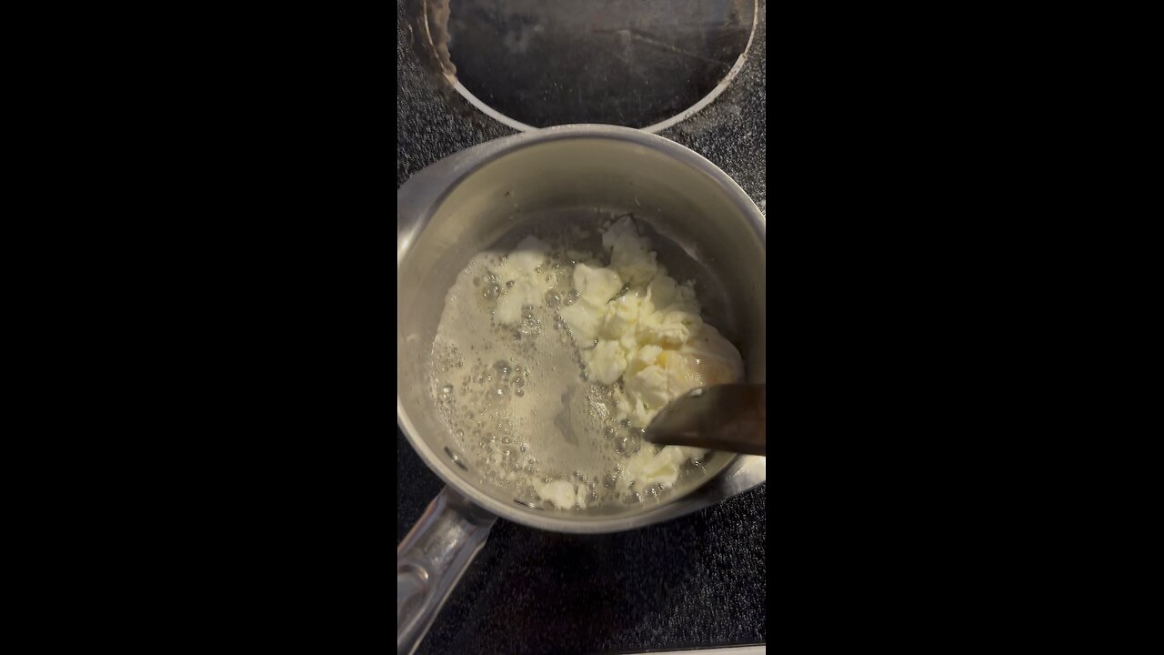 How to fry any egg quick and easy. Yummy egg ham and cheese muffin. Cooking is therapy. Be free.