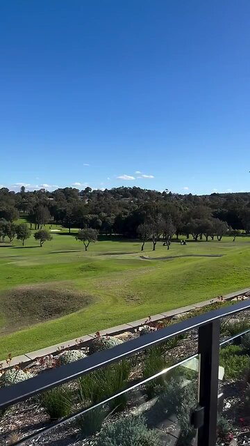 🛫 Dramatic Emergency Landing: Plane Crashes on Sydney Golf Course