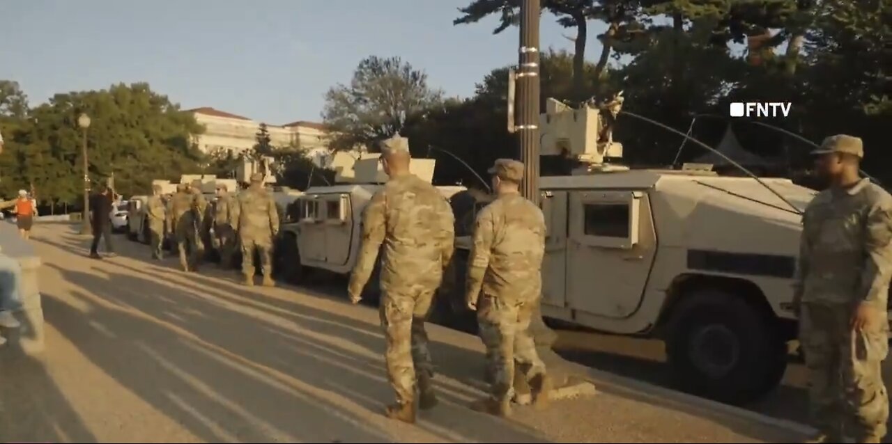 U.S. NATIONAL GUARD🚔👩🚀🏛️👨🚀📸DEPLOYED WITH MILITARY VEHICLES IN WASHINGTON D.C🏛️🚔🧑🚀💫
