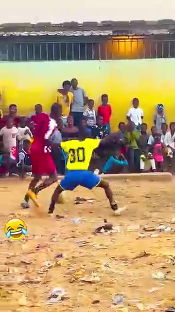 FUNNY FOOTBALL SKILLS 🤣