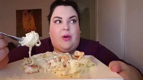 FB_2017_04_04_Mukbang/Creamy, Cheesy Fettuccini Alfredo and Jumbo Shrimp/Eat with Me