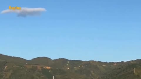 C'est très étrange, un OVNI avec une queue a été observé