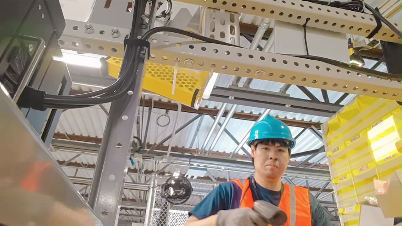 Day in the Life of an Amazon Fulfillment Center Associate | Picker Job Experience