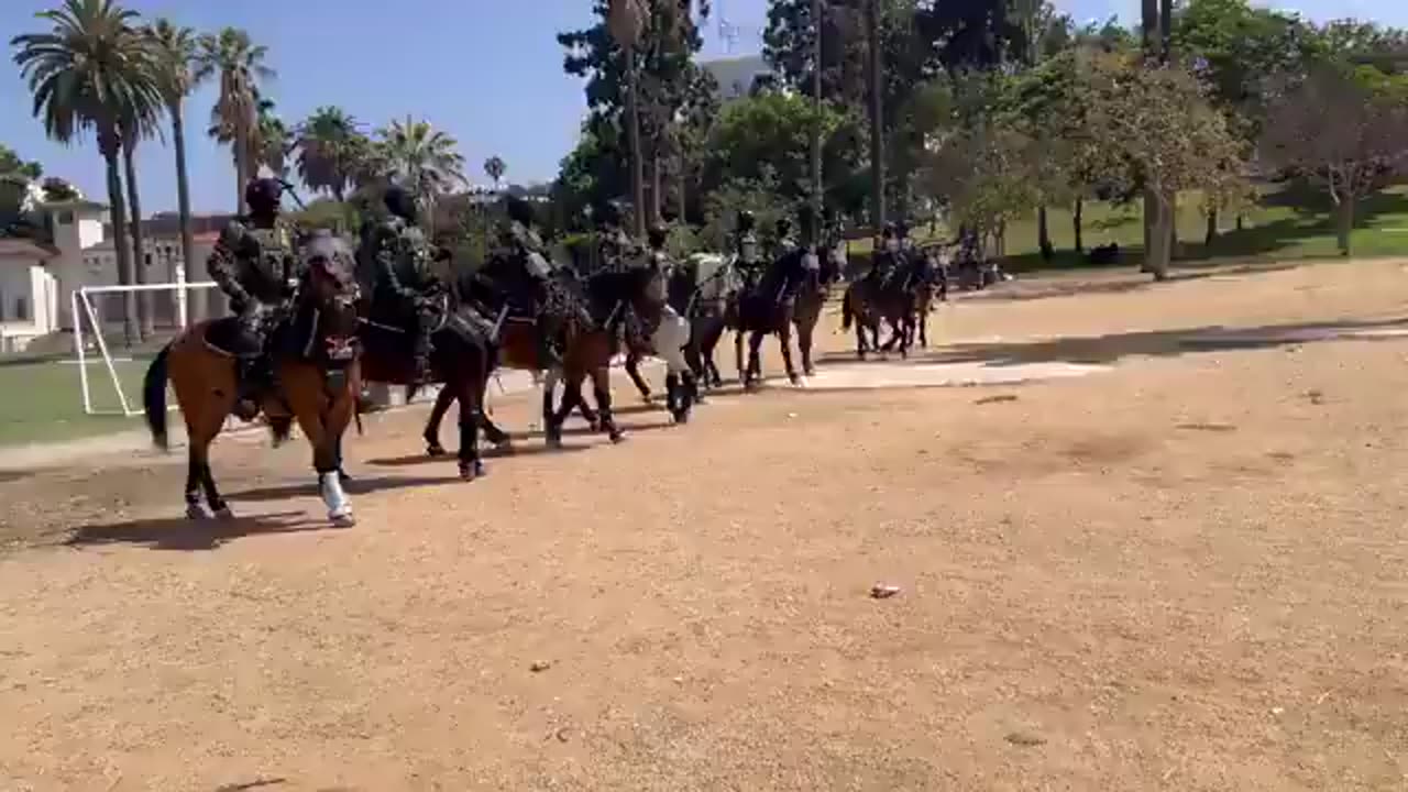 ICE with guns and tactical gear came to MacArthur Park in LA