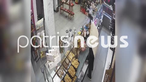 Shkoi të grabiste një kafene me një kaçavidë dhe… një peshqir në kokë