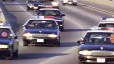 OBAMA RUNNING FROM TRUMP!😂🤣😆