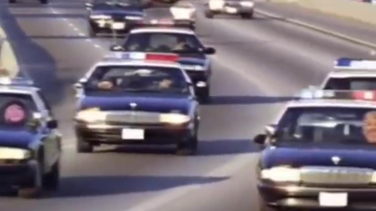 OBAMA RUNNING FROM TRUMP!😂🤣😆
