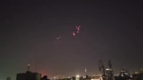 The air defense in Tehran is now trying to deal with a major drone attack.