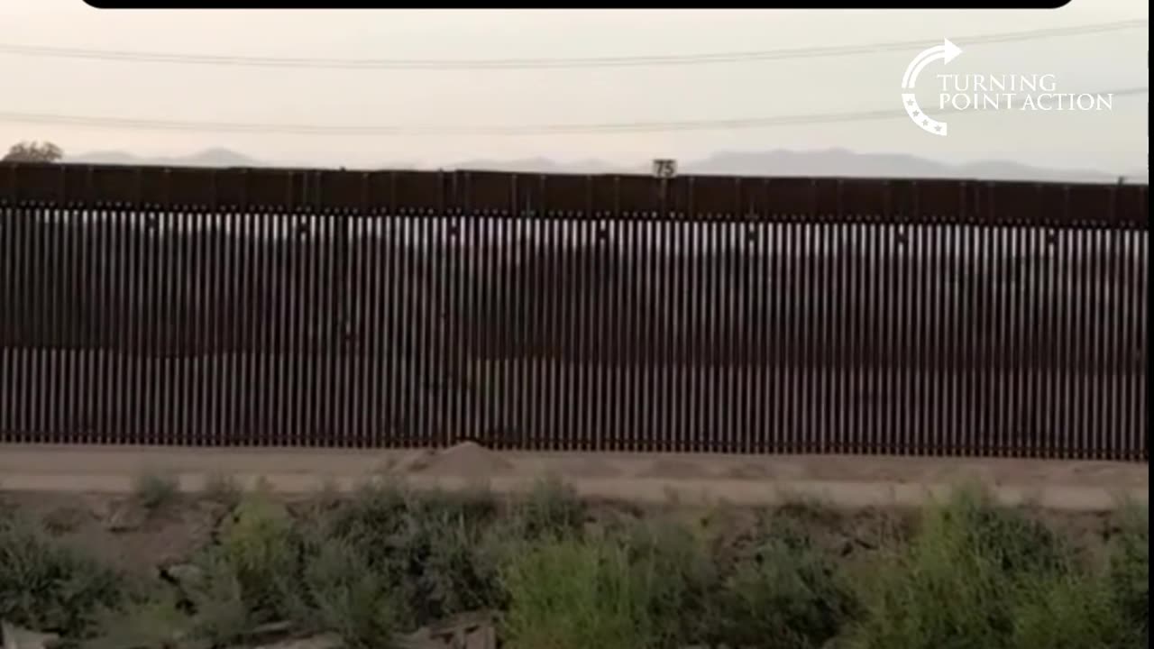 We will never get tired of these images of the border 😍