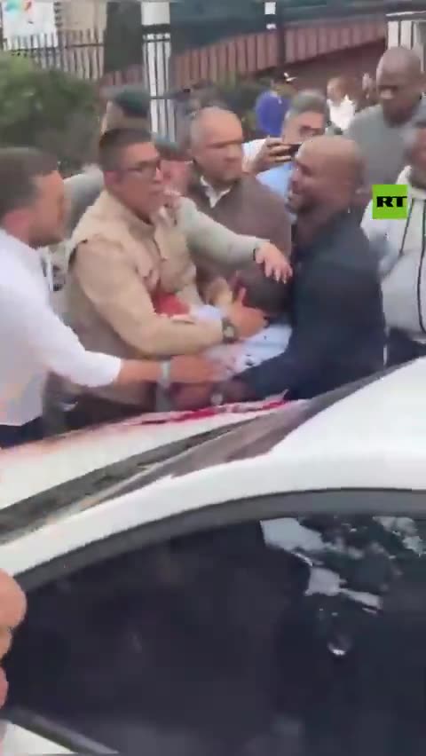 Miguel Uribe after being shot starting at about the 15 sec mark