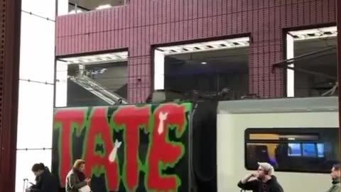 Tutti a bordo. Il treno sta partendo