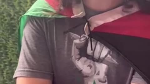 Man confronts one of commies who paved the way for the jihadist terror attack at Bondi