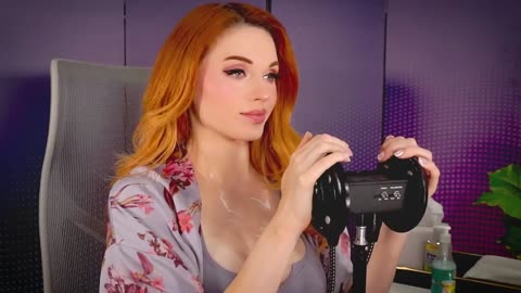 Relaxing Lotion Ear Massage - Amouranth ASMR