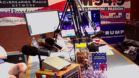 DEM SENATORS HOLD POW WOW ON SHUTDOWN