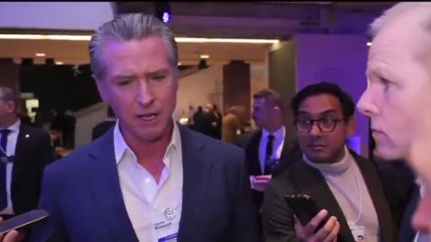 🚨 TIN NÓNG: Gavin Newsom có ​​màn bộc phát cảm xúc kỳ lạ tại Davos