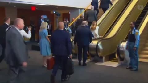 Escalator stops working for President Trump at UN