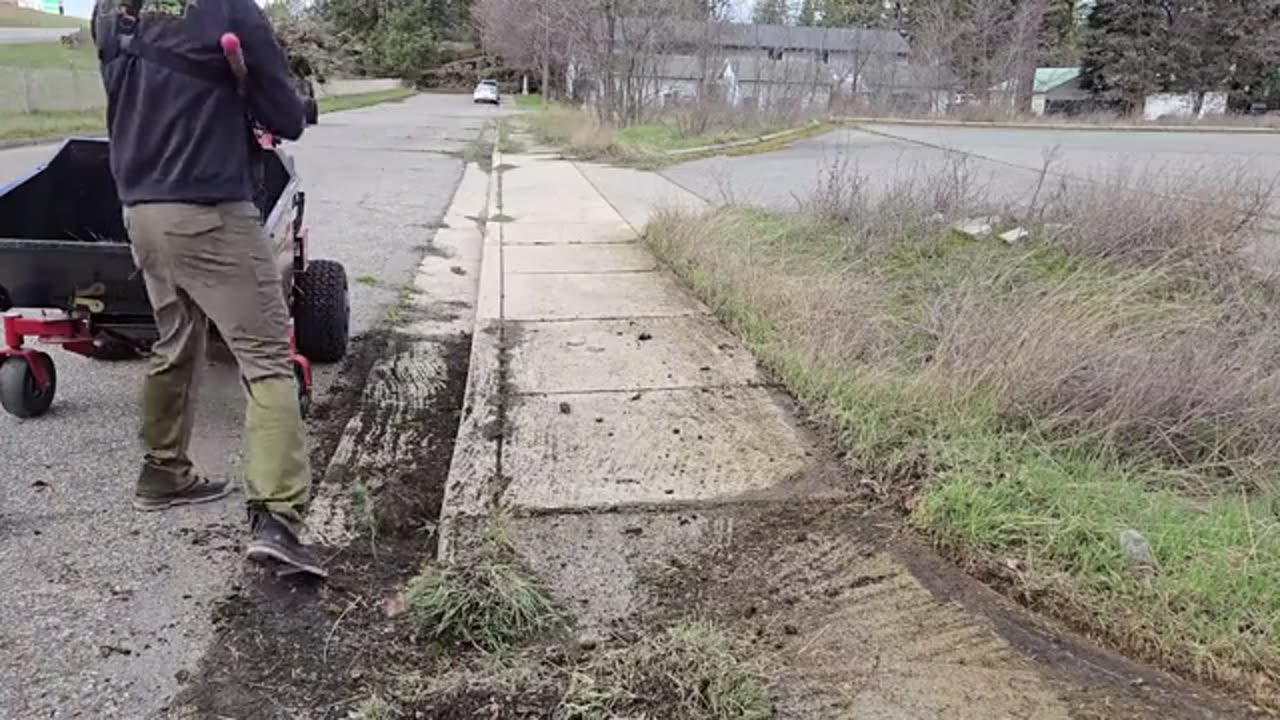 I Discovered A MOSS INFESTED Sidewalk And SCRAPED It Clean_part3