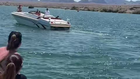 Everyone one in the boat was ok (via:@peanutbutterchicken)