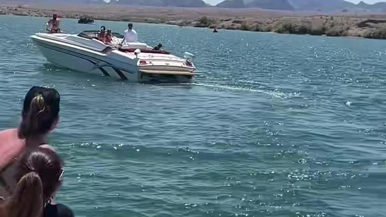 Everyone one in the boat was ok (via:@peanutbutterchicken)