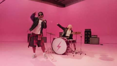 ROSÉ & BRUNO MARS- APT (official Music Vídeo)