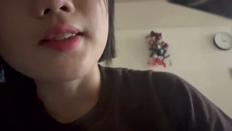 [ASMR] Tapping with a brush, nail clipper, hair curler, and spoon, along with mouth sounds 👄