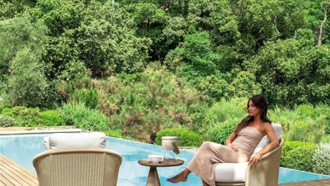 ☀Sunshine, fresh air, and furniture so cozy you’ll forget to go inside. 🌈