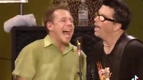 Come Out And Play ~ The Offspring ( Live )