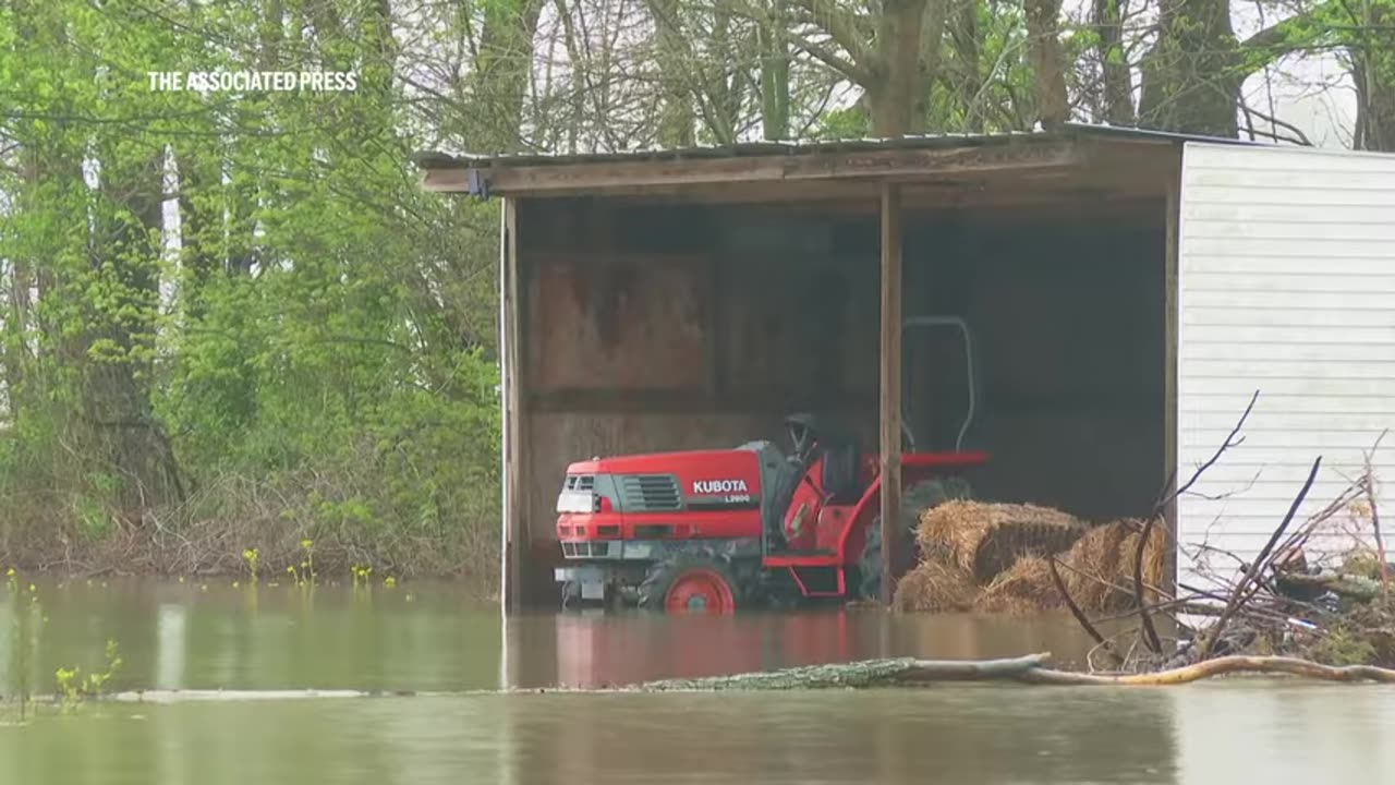 Residents of a Tennessee Town Evacuate After Homes Flooded