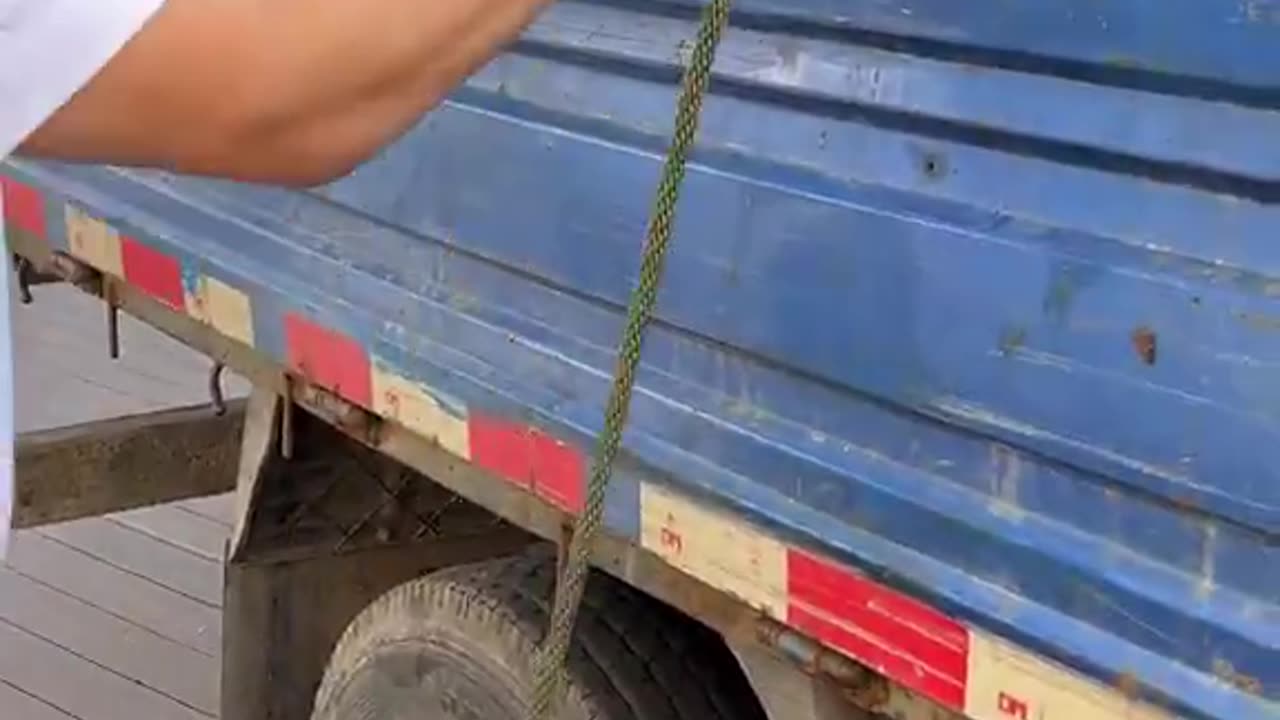 How to secure a load on a truck