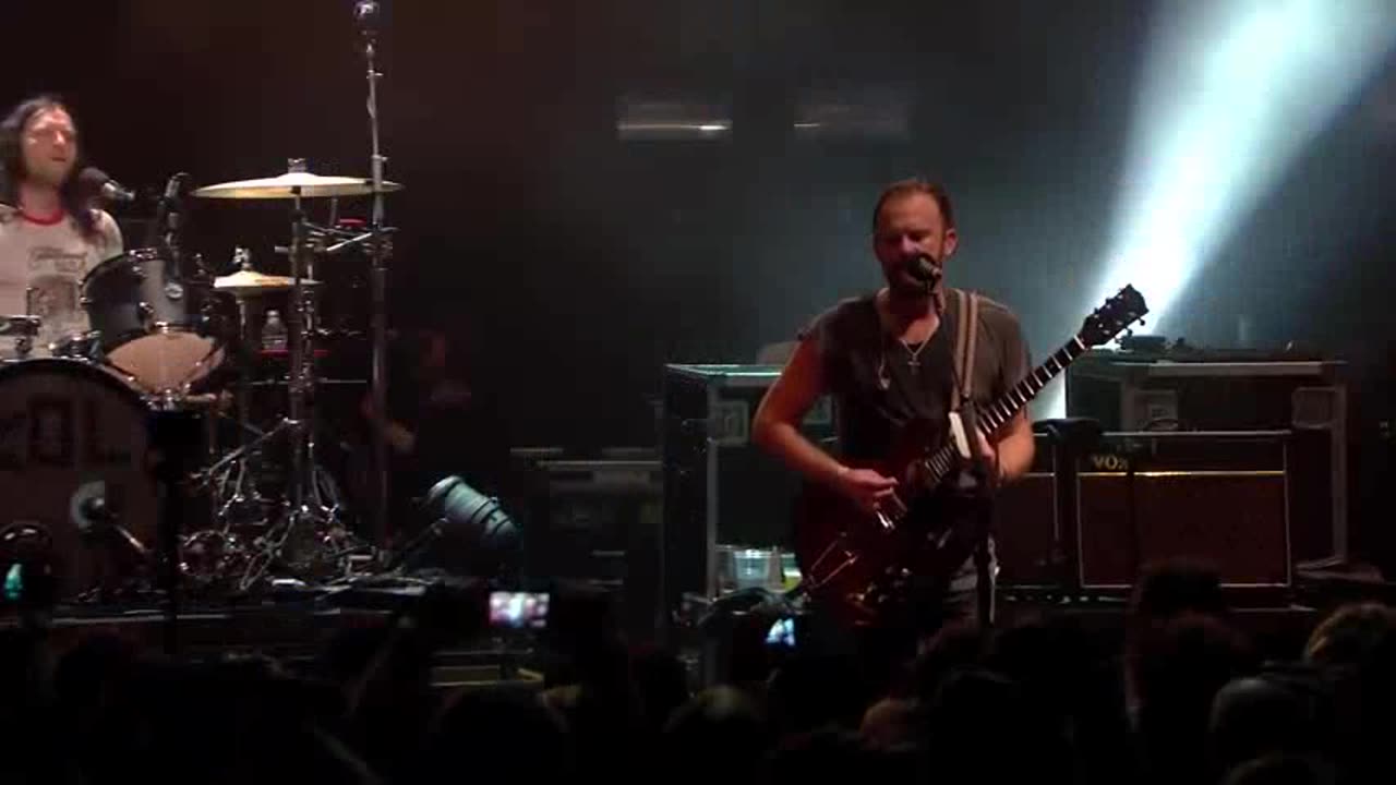 Kings Of Leon - Radioactive