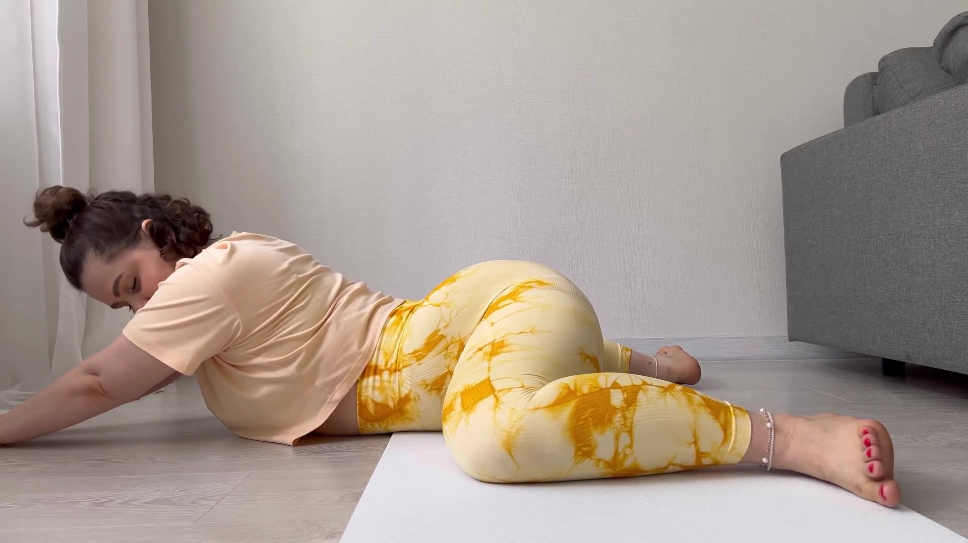 Split stretching in Frog position